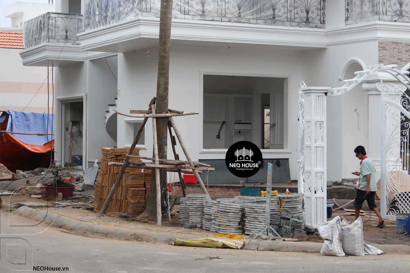Hình ảnh thi công biệt thự 3 tầng bán cổ điển. Ảnh 2