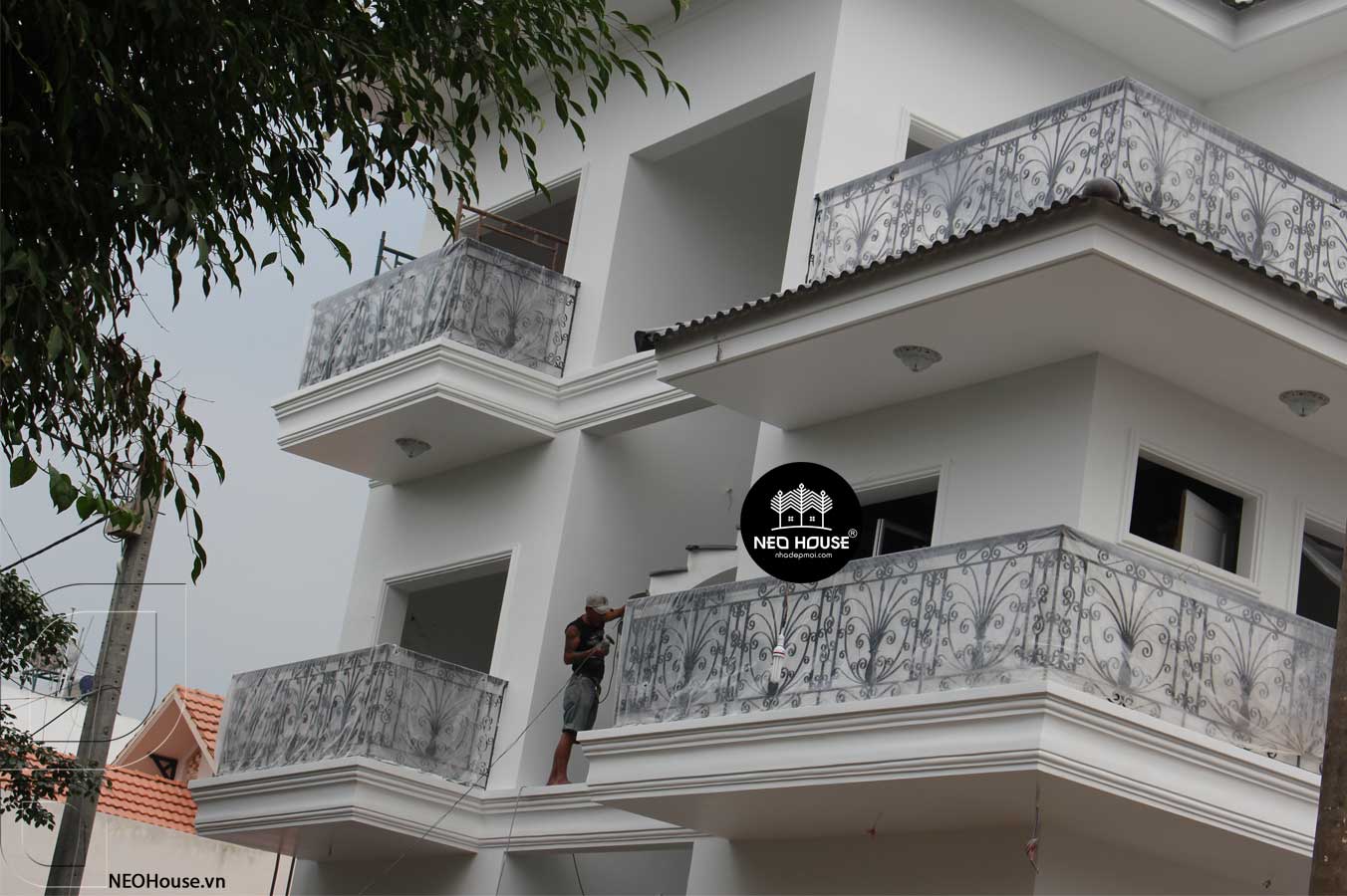 Hình ảnh thi công biệt thự 3 tầng bán cổ điển. Ảnh 3