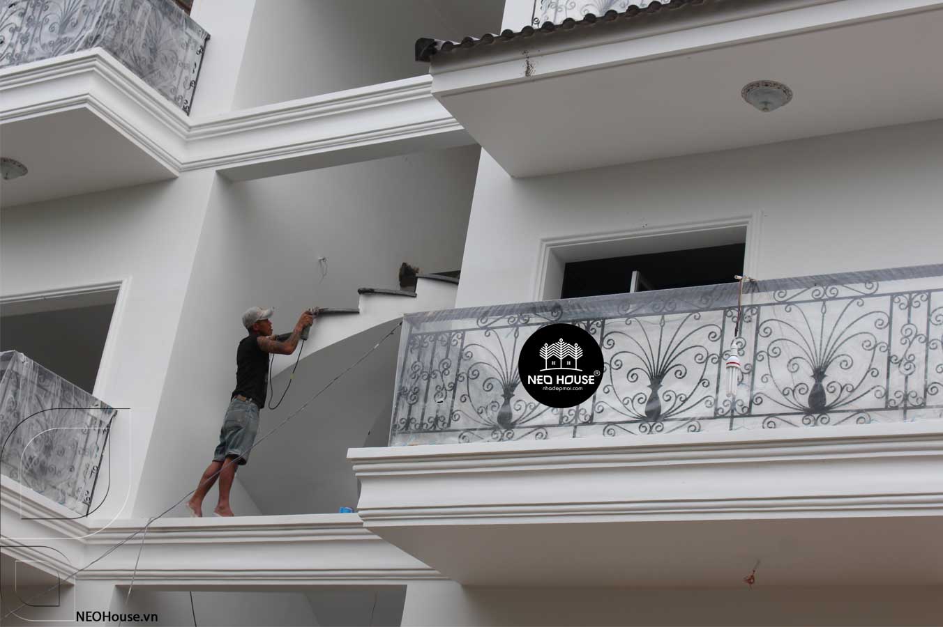 Hình ảnh thi công biệt thự 3 tầng bán cổ điển. Ảnh 4