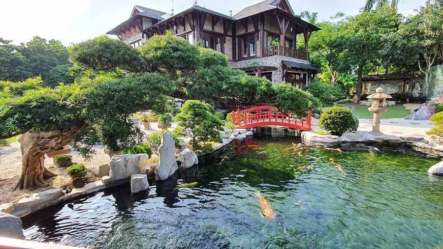 Biệt thự 3000m2 có hồ cá koi và nhà thủy tạ
