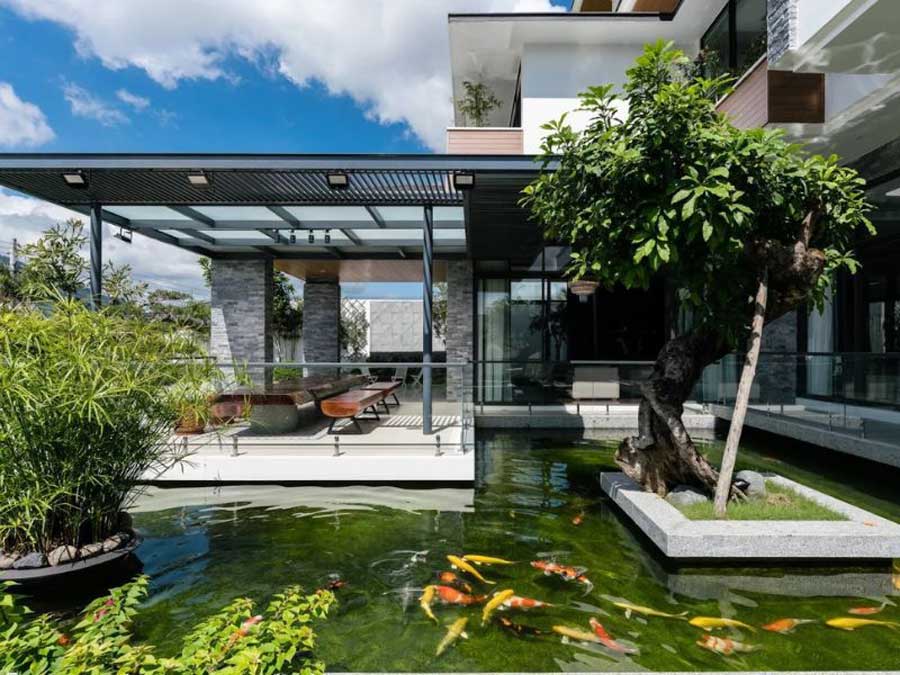 Biệt thự 3000m2 có hồ cá koi và nhà thủy tạ