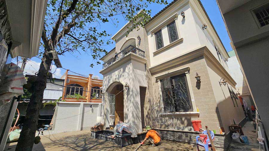Chi phí hoàn thiện (khoảng 20–25% tổng ngân sách)
