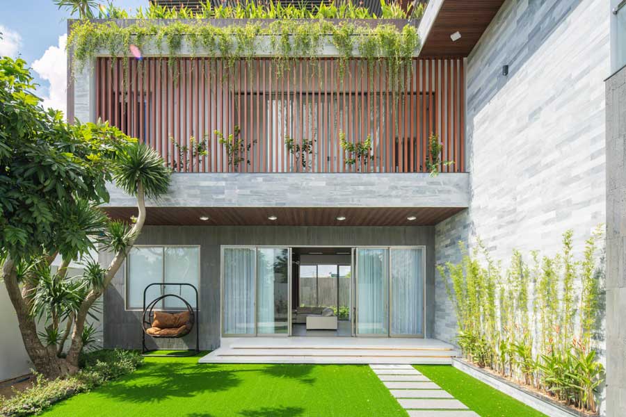 Nhà vuông 2 tầng kết hợp sân vườn