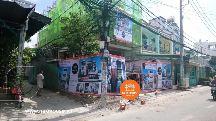 Bước 3: Định vị công trình, che chắn và bảo vệ nhà liền kề