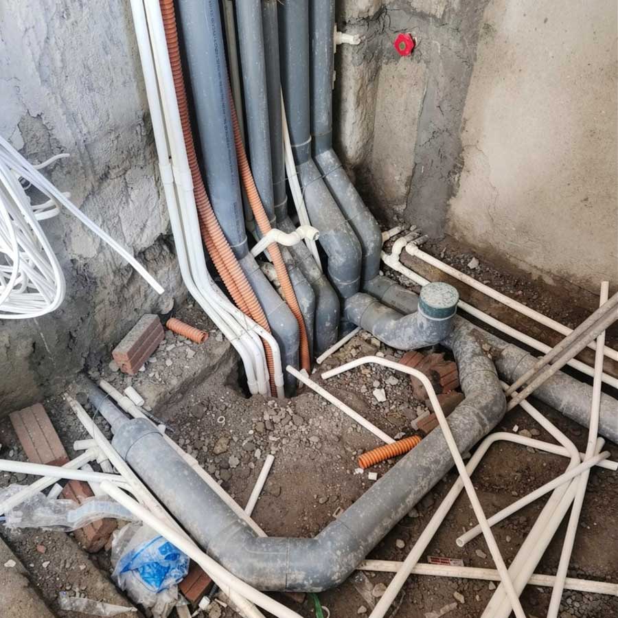 Bước 4: Thi công hệ thống điện nước âm