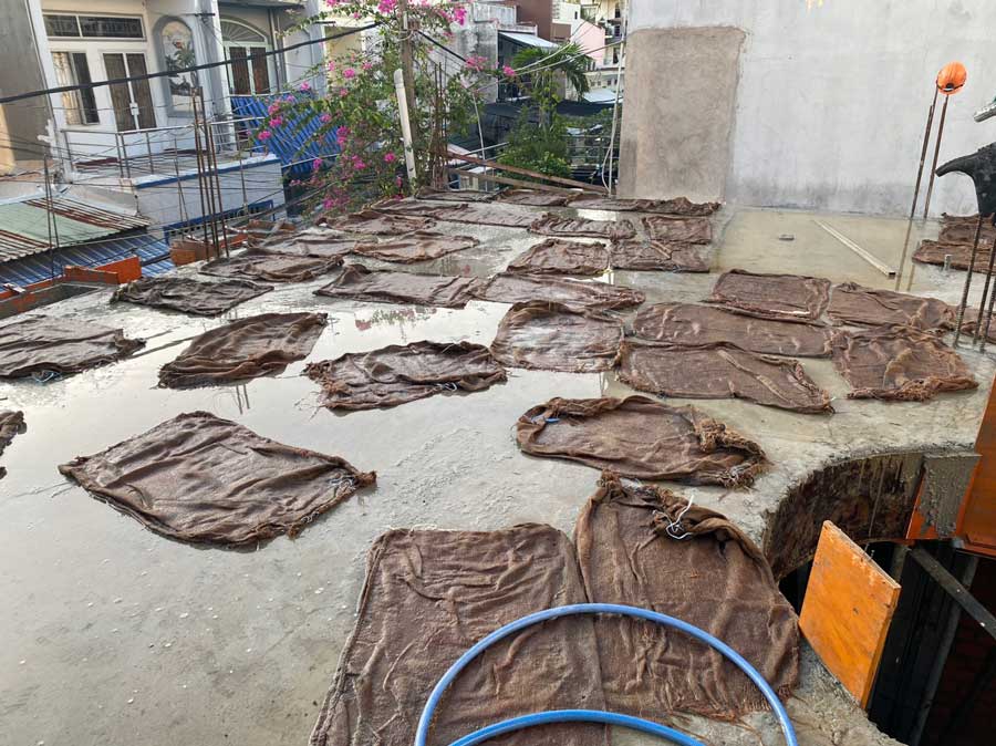 Bước 3: Xây tường và thi công phần mái