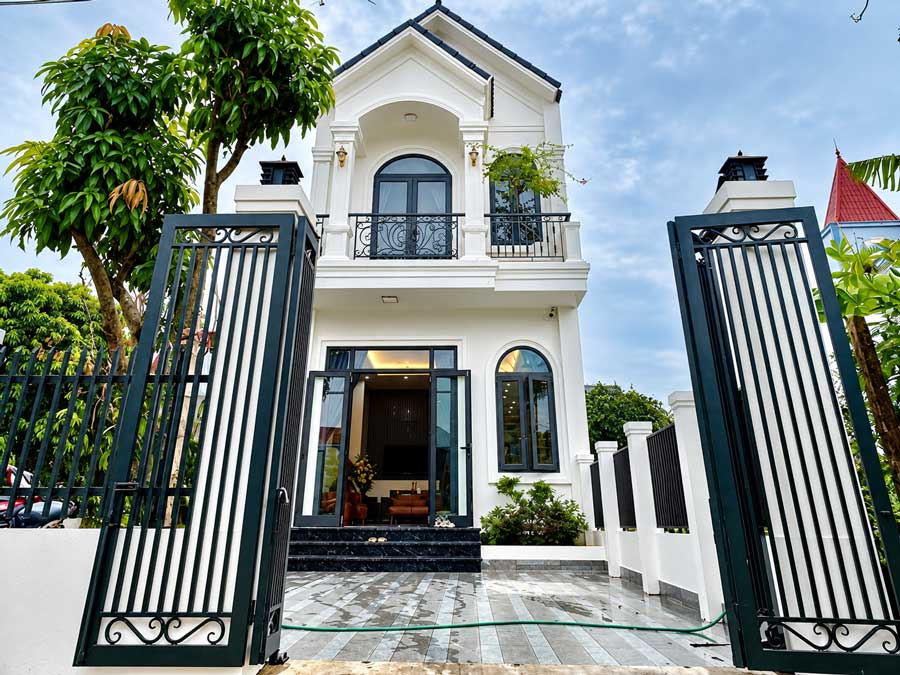 Báo giá thiết kế và xây nhà ống 2 tầng mái Thái mặt tiền 6m